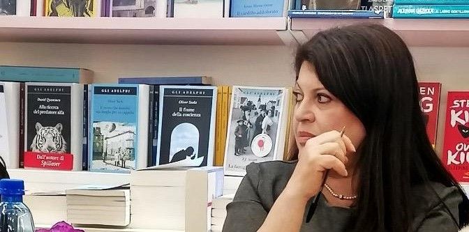 Scrittori in Calabria, Sonia Serazzi racconta il suo ultimo romanzo “Una luce abbondante”