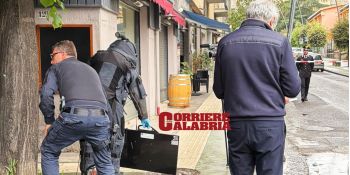 Valigia sospetta (ma vuota) a Cosenza, intervengono gli artificieri – FOTO