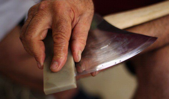 Lite familiare a colpi d'accetta a Isola Capo Rizzuto