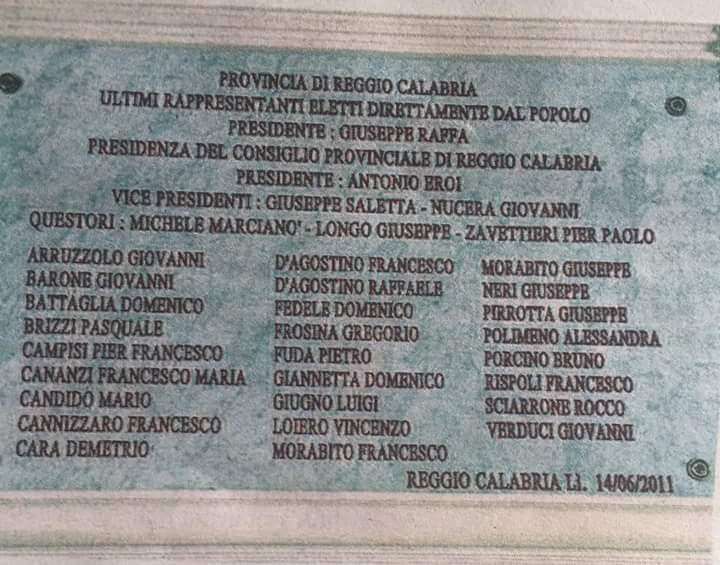 Una lapide per ricordare la Provincia