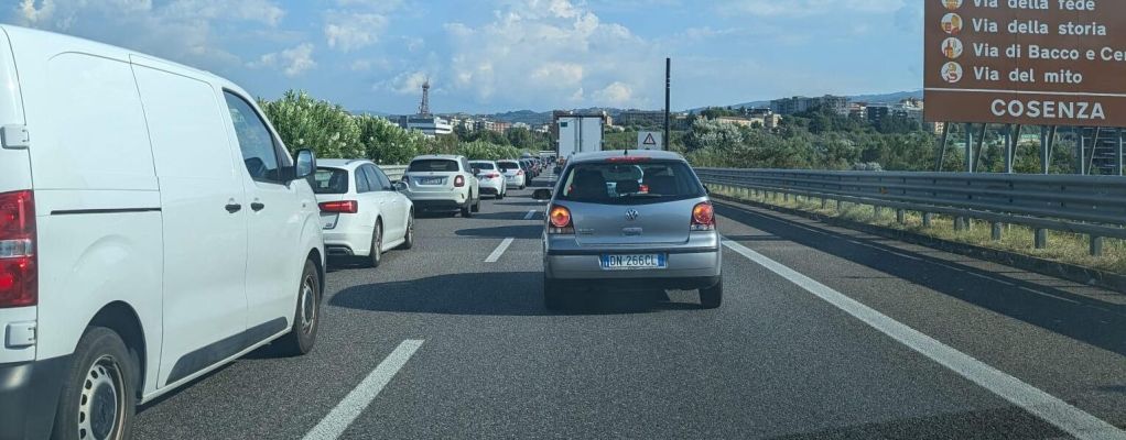 Weekend in autostrada, traffico in flessione ma non al Sud