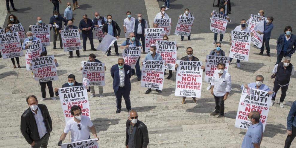 «Vaccini, non chiusure, i commercianti sono alla fame»