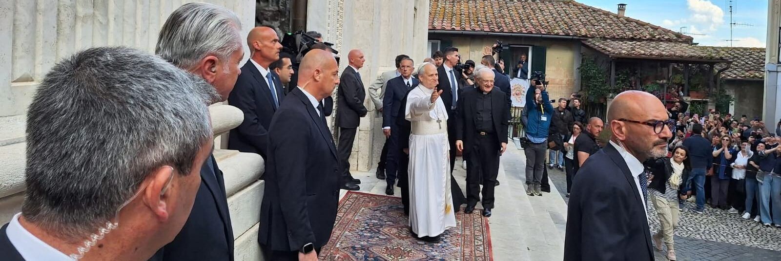 Papa Leone XIV, visita in forma privata al santuario di Genazzano – FOTO