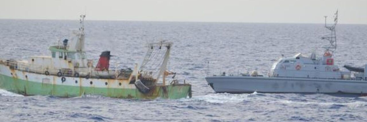 Peschereccio italiano attaccato a colpi di mitra da una motovedetta libica