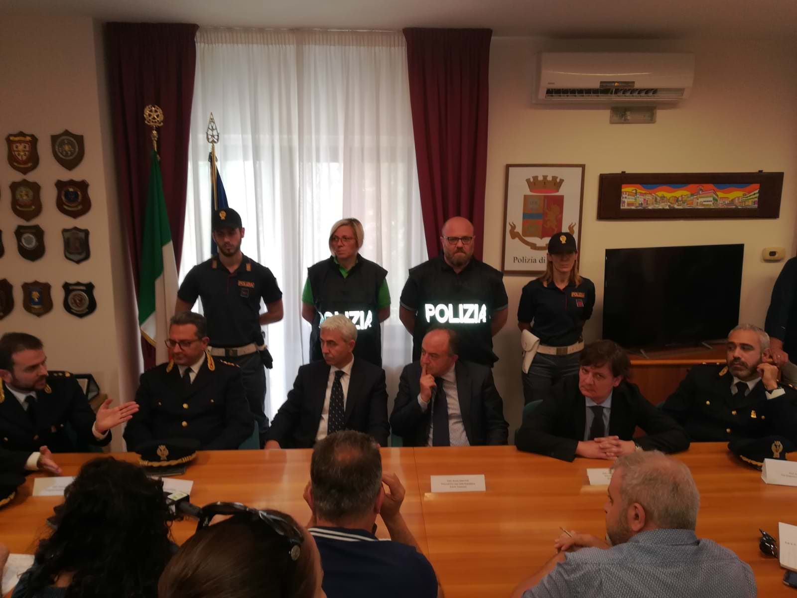 Estorsioni (anche) alla fiera della Madonna, 17 fermi a Crotone – NOMI E VIDEO