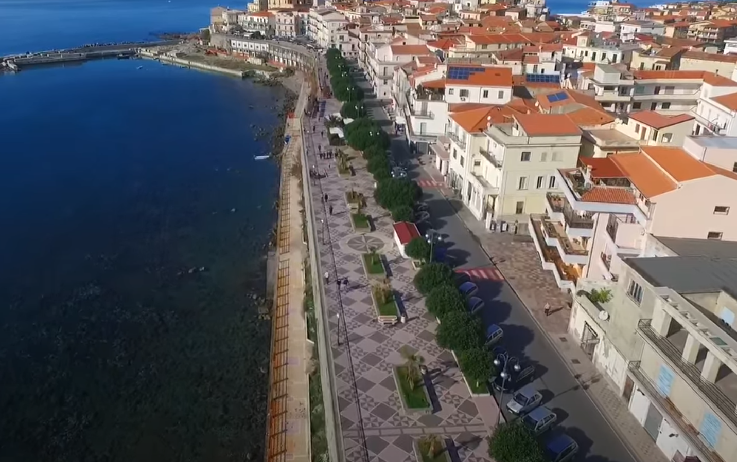 Coronavirus, positivo un consigliere a Diamante. E Magorno chiude il Comune