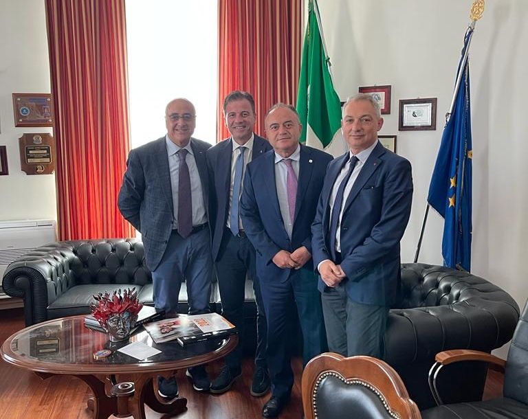 I segretari di Cgil, Cisl e Uil Calabria incontrano Gratteri: «Massimo sostegno»