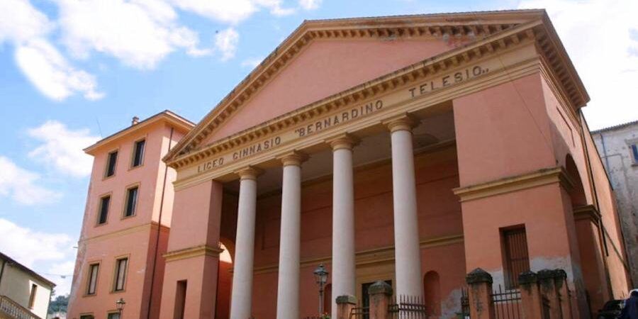 Afghanistan, genitori rispondono all’appello del preside: «Pronti ad accogliere nelle nostre famiglie»