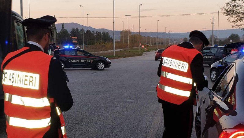 Cosenza, spaccio di droga a domicilio: in manette un parrucchiere