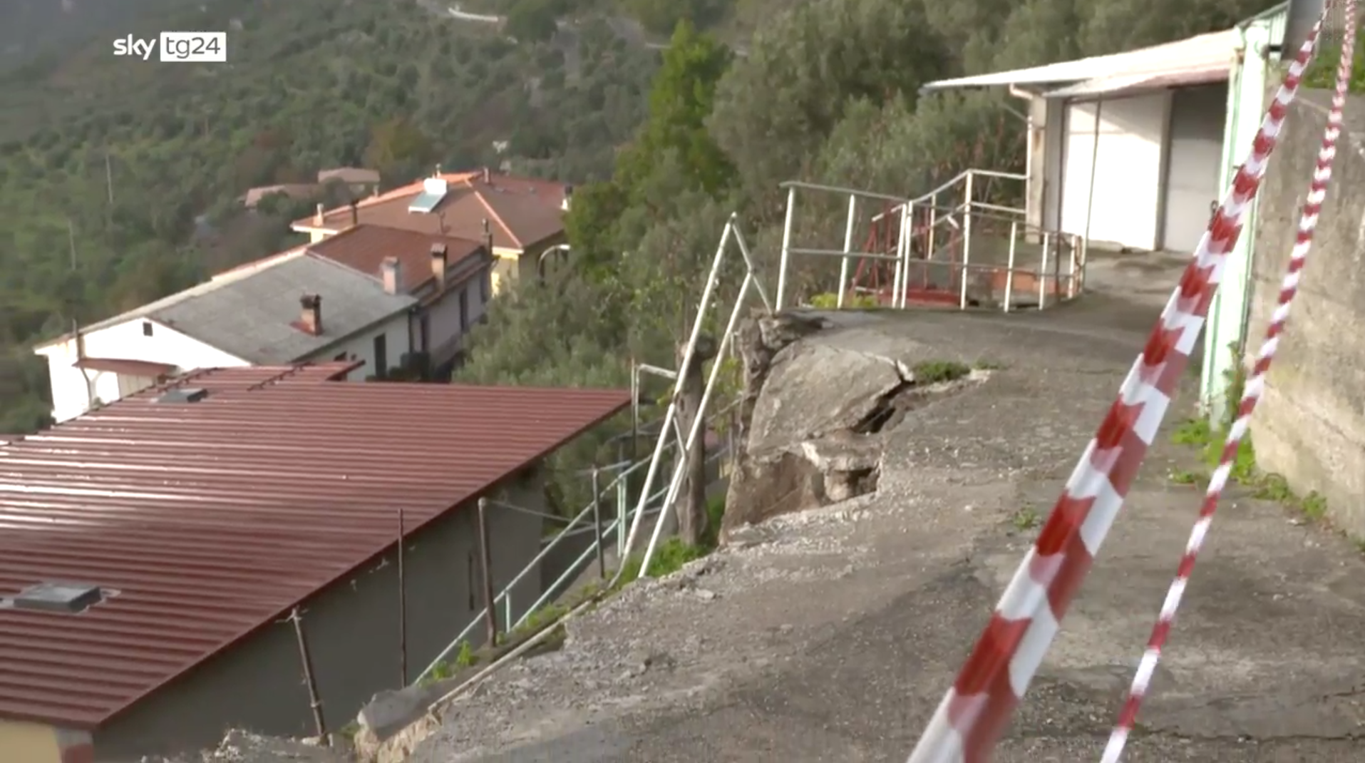 Calabria “sull’orlo della frana”. A Reggio 30mila richieste di condono su 180mila abitanti