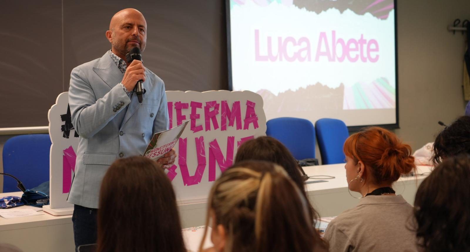#NonCiFermaNessuno, Luca Abete torna a Reggio Calabria per l’ultima tappa del tour universitario