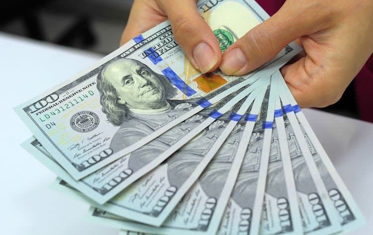 Riceve soldi dagli Usa per l'emergenza Covid ma non può incassarli