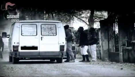 BUSINESS DEI MIGRANTI | Profughi sfruttati, 14 misure cautelari – IL VIDEO