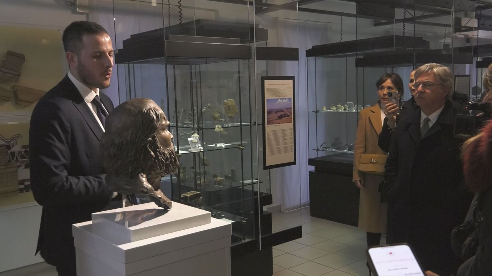 “Rara Avis”, le opere dell’orafo-scultore Antonio Affidato esposte al museo di Crotone – VIDEO E FOTO