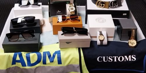 Aeroporto dello Stretto, sequestrati orologi e occhiali di lusso contraffatti