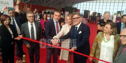 taglio del nastro Mirabilia Food&Drink