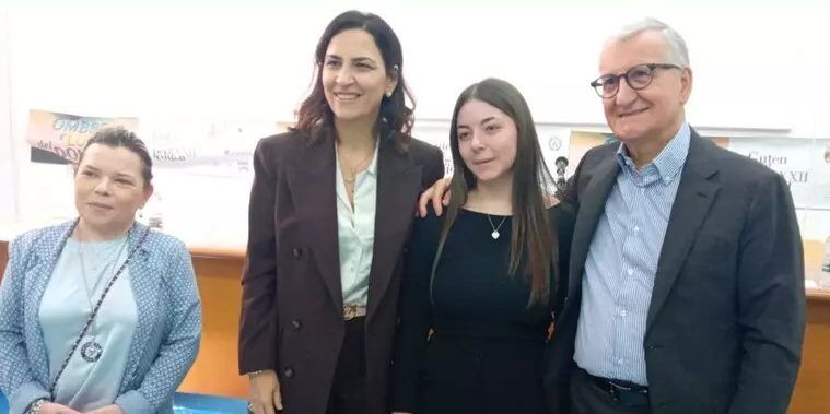 Catanzaro, torna a scuola la studentessa rimasta bloccata a Dubai. «Sono stata fortunata»