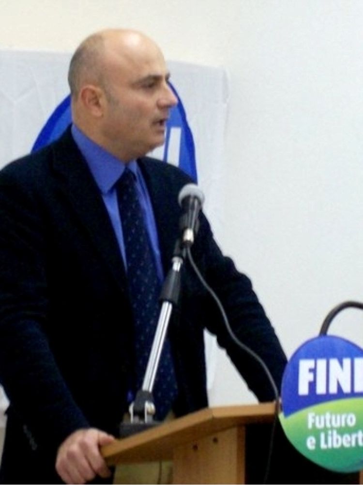 Botta e risposta tra Fli Calabria e Zicaro