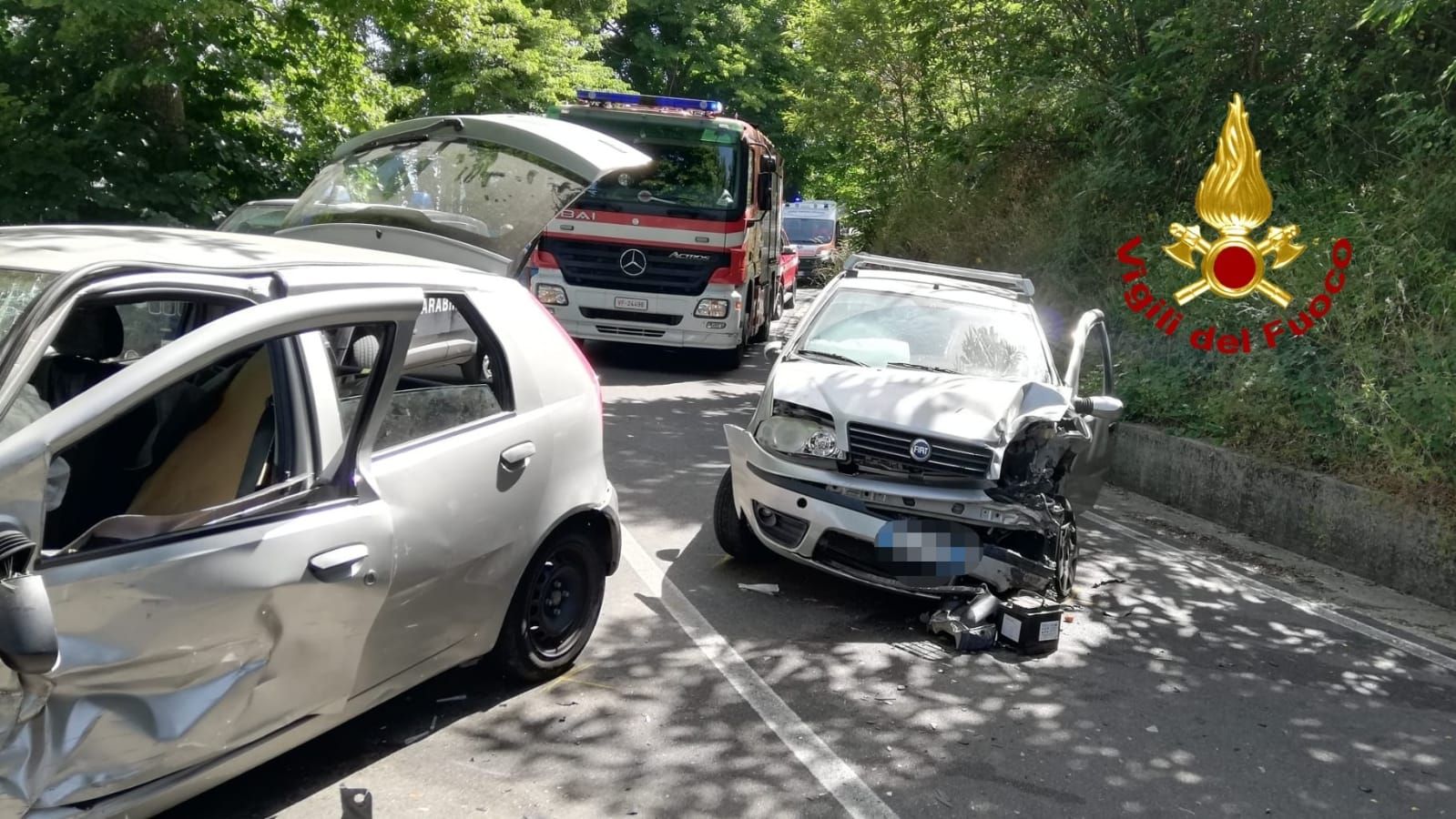 Scontro tra due auto nel Catanzarese, ferite tre persone