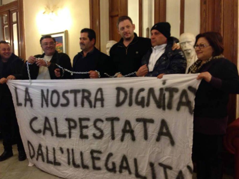 Reggio, protesta degli ex dipendenti della Multiservizi