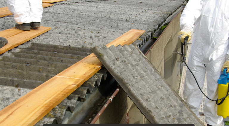 Usava amianto per lavoro. Risarcimento di oltre un milione per la famiglia di un vigile del fuoco