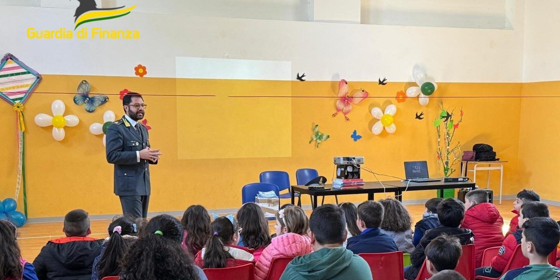 Crotone, la Guardia di Finanza nelle scuole per la cultura della legalità