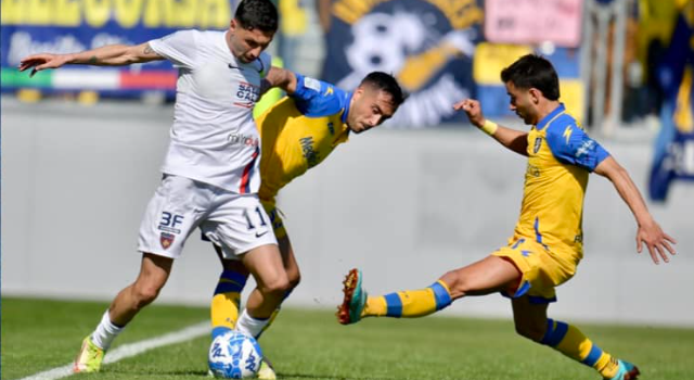 Incredibile a Frosinone, il Cosenza espugna lo “Stirpe” con un gol di Brescianini al 95’