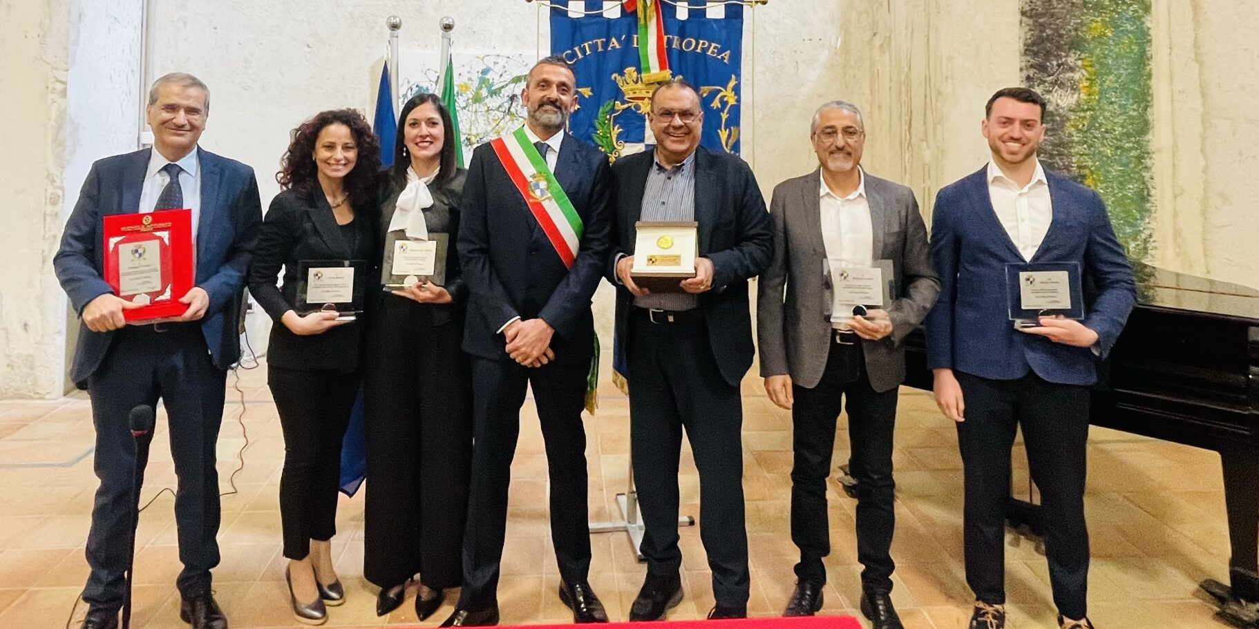 “Lievito di crescita comune”, assegnate le Benemerenze civiche di Tropea – FOTO