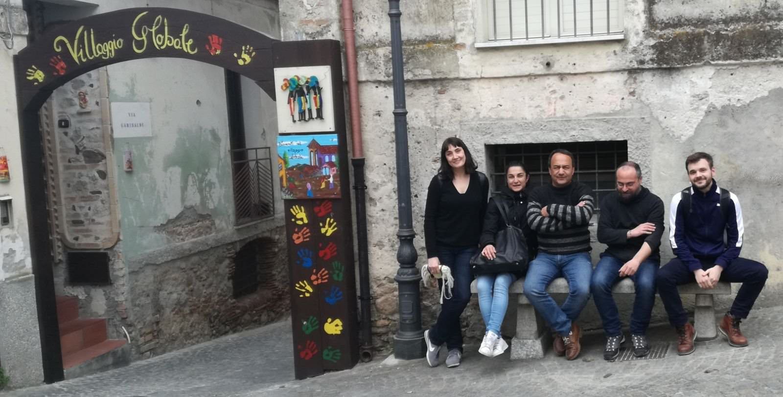 Un'assemblea a sostegno del “modello Riace”