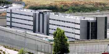 Catanzaro, «manca una firma» e il detenuto non viene accompagnato al funerale del fratello