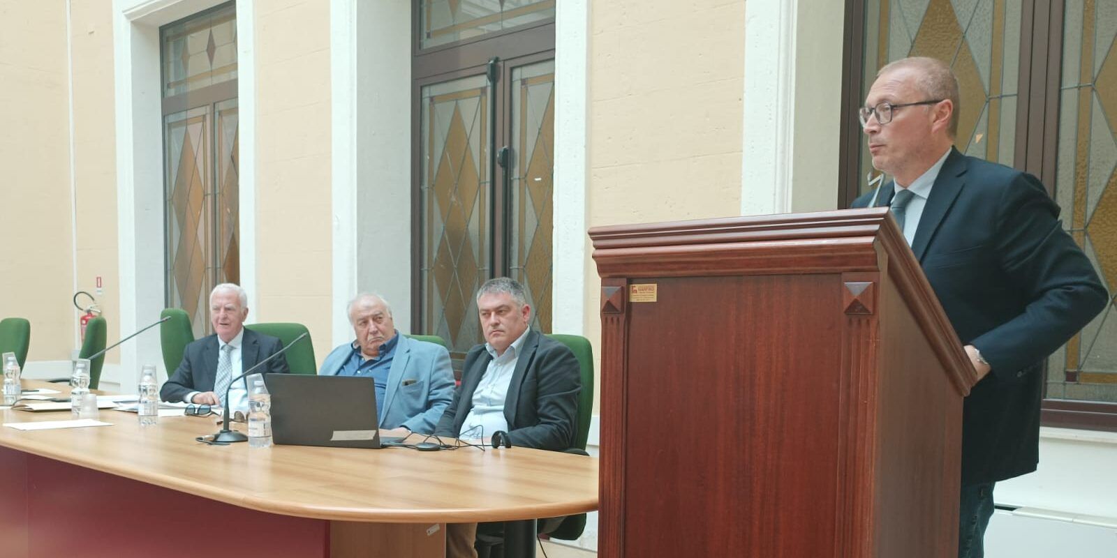 Riforma dei Consorzi di bonifica, a Palazzo Alvaro si alza la protesta: «Dalla Regione ipotesi scellerata»