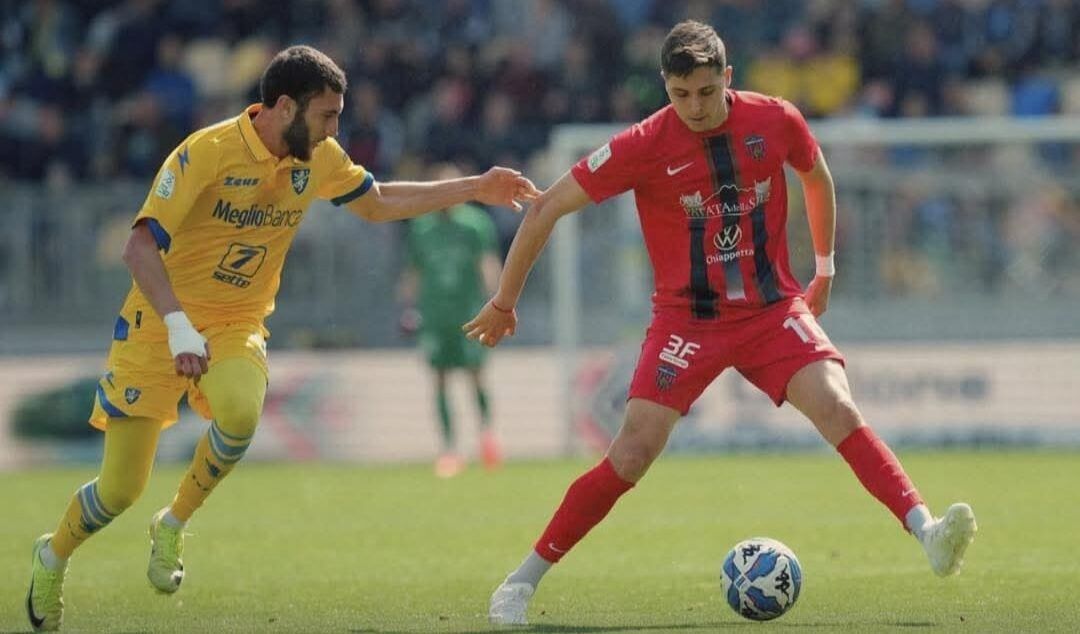 Cosenza, il pareggio amaro di Frosinone e il ritorno di Citrigno. Stasera torna Milicchio con “I fatti del calcio”