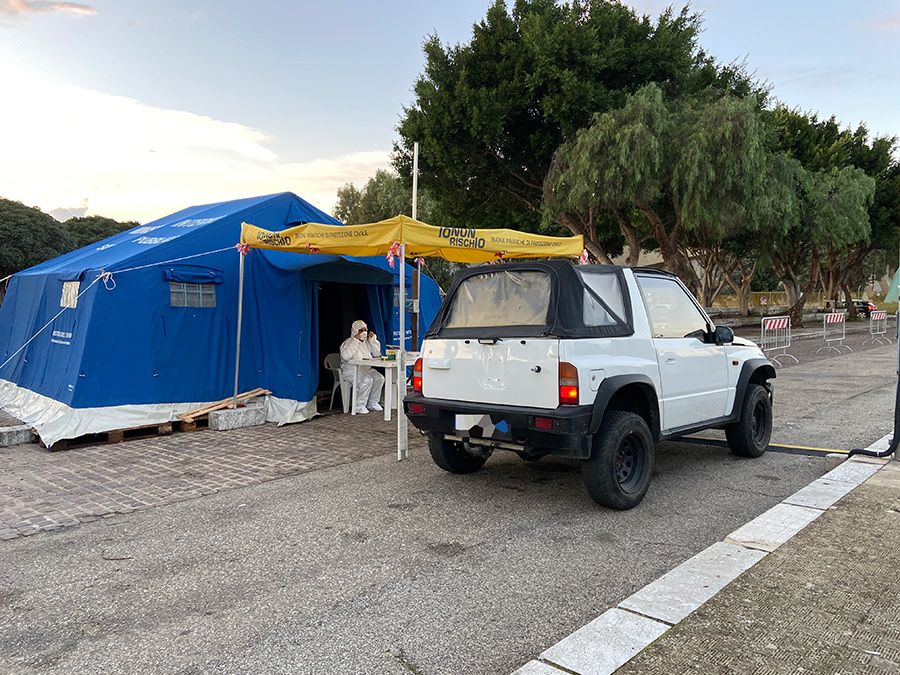 Aperto il "drive in" dei tamponi dell'Asp a Pentimele