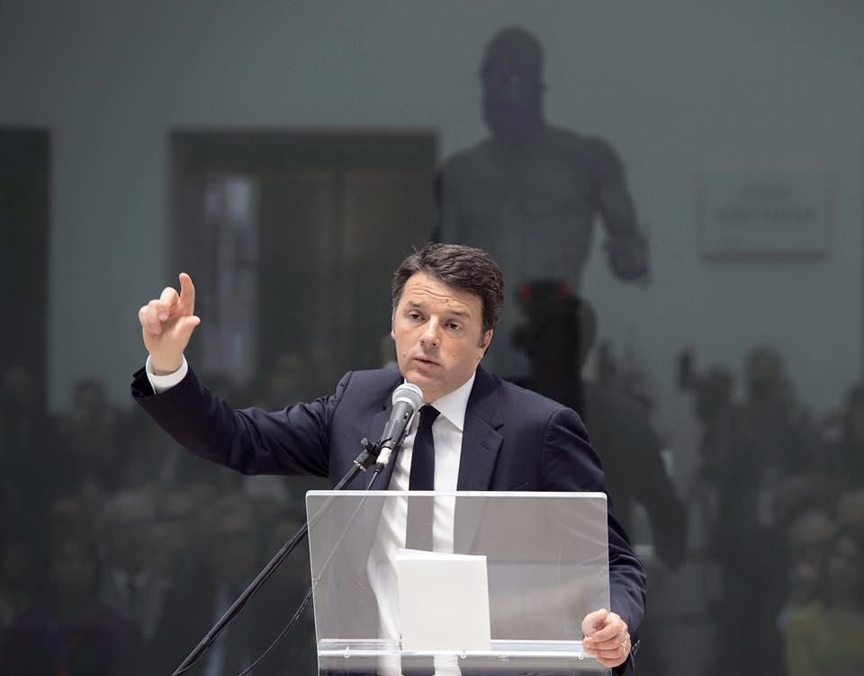 Sciarpa del Crotone (ma non attorno al collo) per il premier