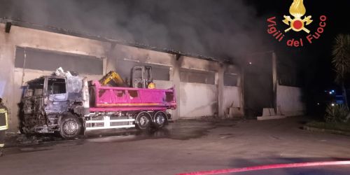 incendio capannone rifiuti cittanova