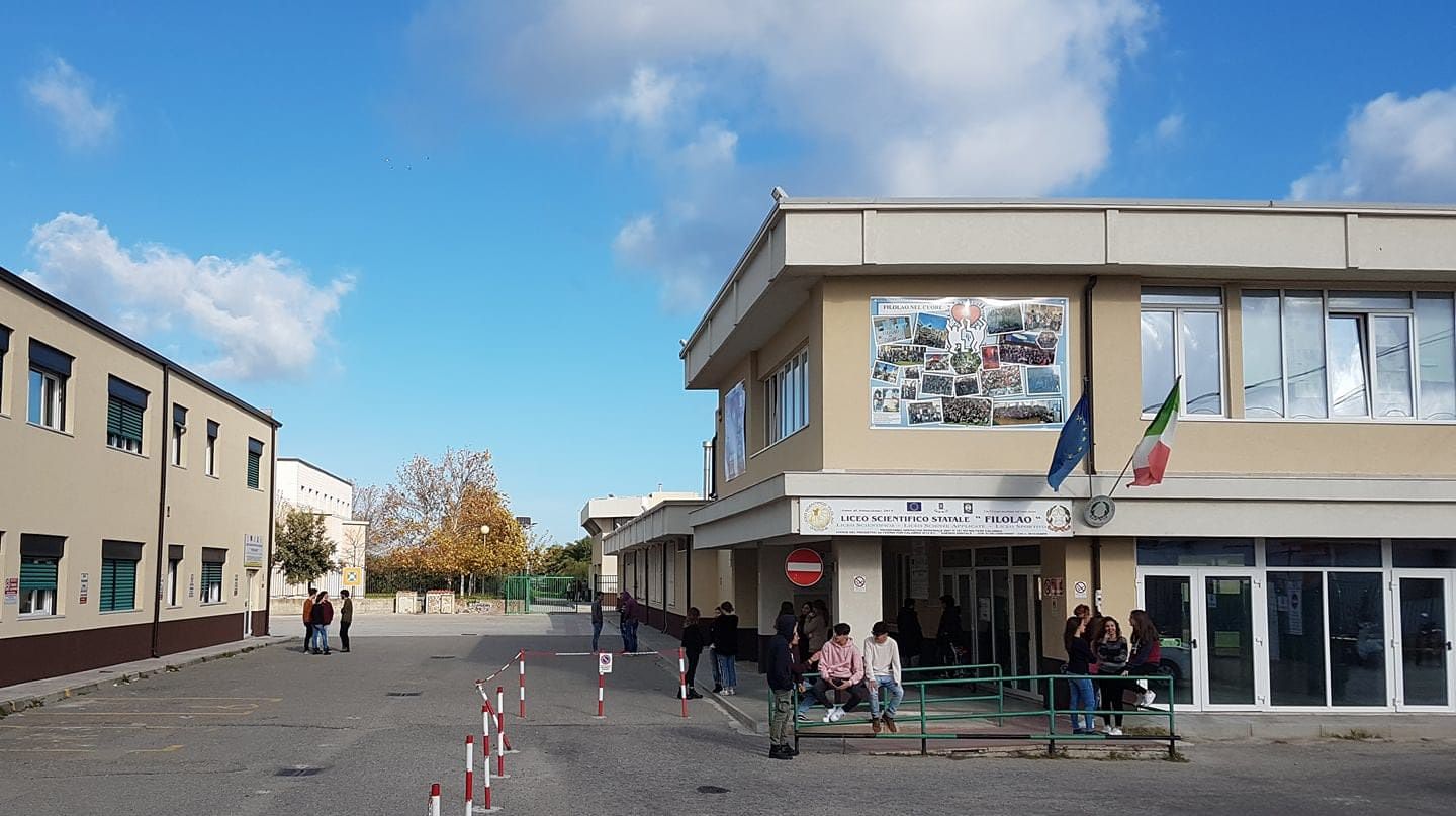 Docente positivo, chiuso il liceo "Filolao" a Crotone