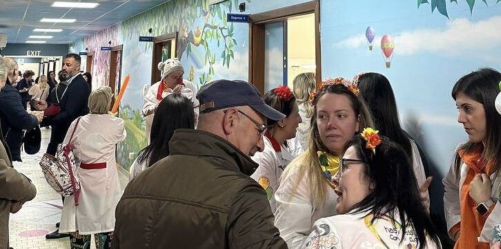 Polistena, il sindaco in corsia con l’associazione Nasi Rossi. Inaugurata una ludoteca