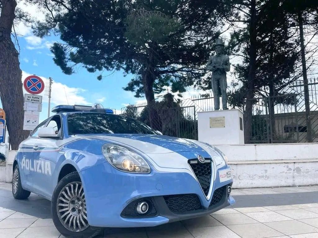Crotone, la polizia individua l’autore del furto a una gioielleria
