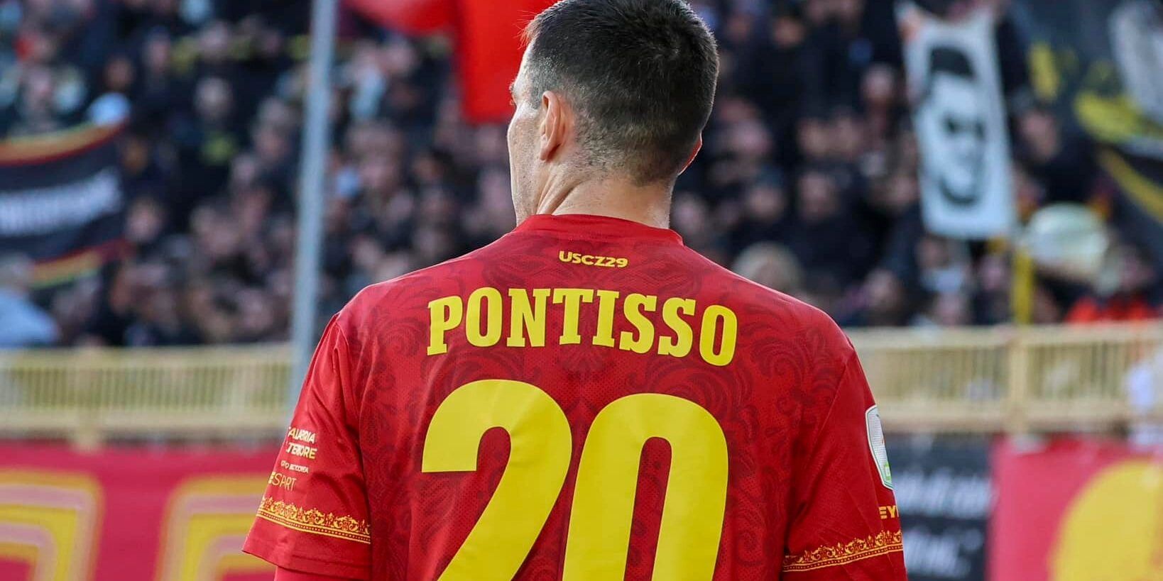 Una giornata di squalifica per Simone Pontisso del Catanzaro. Tre turni di stop a Ferrari (Samp)