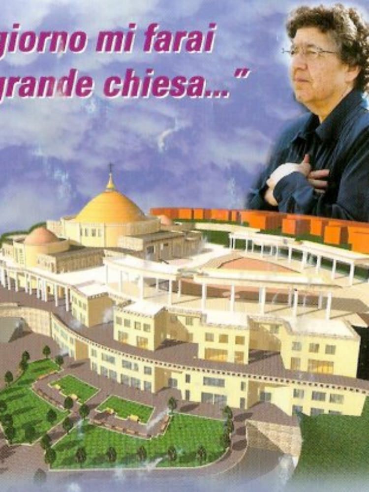 Oltre 30mila fedeli da Natuzza Crolla un`impalcatura: quattro feriti