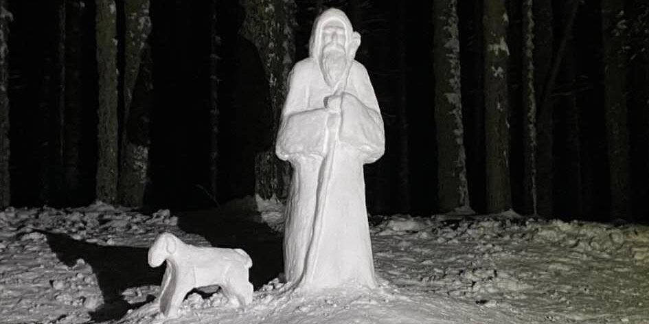 La scultura di neve di San Francesco di Paola conquista il web – FOTO