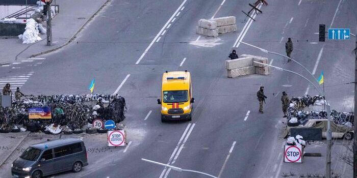 Zelensky: priorità alla fine del conflitto. Biden: Putin è un criminale di guerra