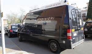 Rinvenuto un ordigno in un furgone, arrestato 46enne