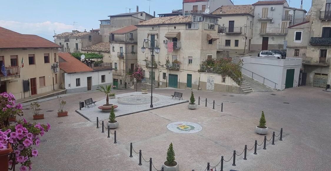 Caloveto Covid-free, il sindaco contro Spirlì: «Chiudere le scuole è mortificante»