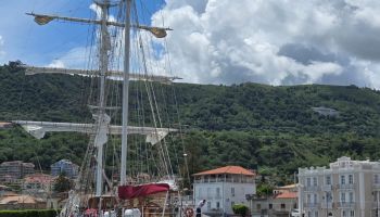 Nave Italia, il brigantino della Marina Militare approda al porto di Vibo Marina
