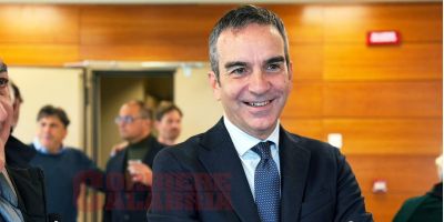 Occhiuto, prima firma da assessore alla Sanità. E attacca l’opposizione: «Siete sfigati»