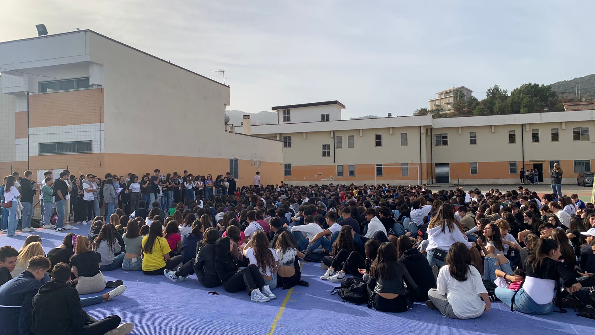 «Sul dimensionamento scolastico criteri incoerenti, andiamo avanti con la protesta»