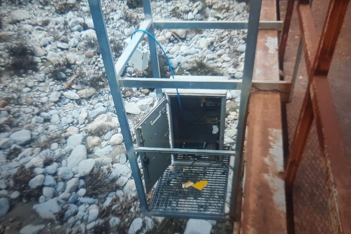 Consorzio di bonifica, danneggiata l’opera di presa sul Soleo. «I barbari non fanno paura» – FOTO