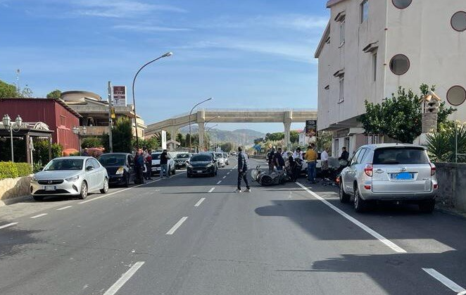 Incidente mortale sulla statale 106: a Bova Marina travolto un uomo in moto