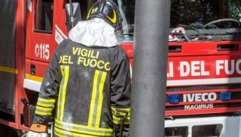 Auto di una studentessa distrutta da un incendio doloso nel Vibonese. Indagini in corso